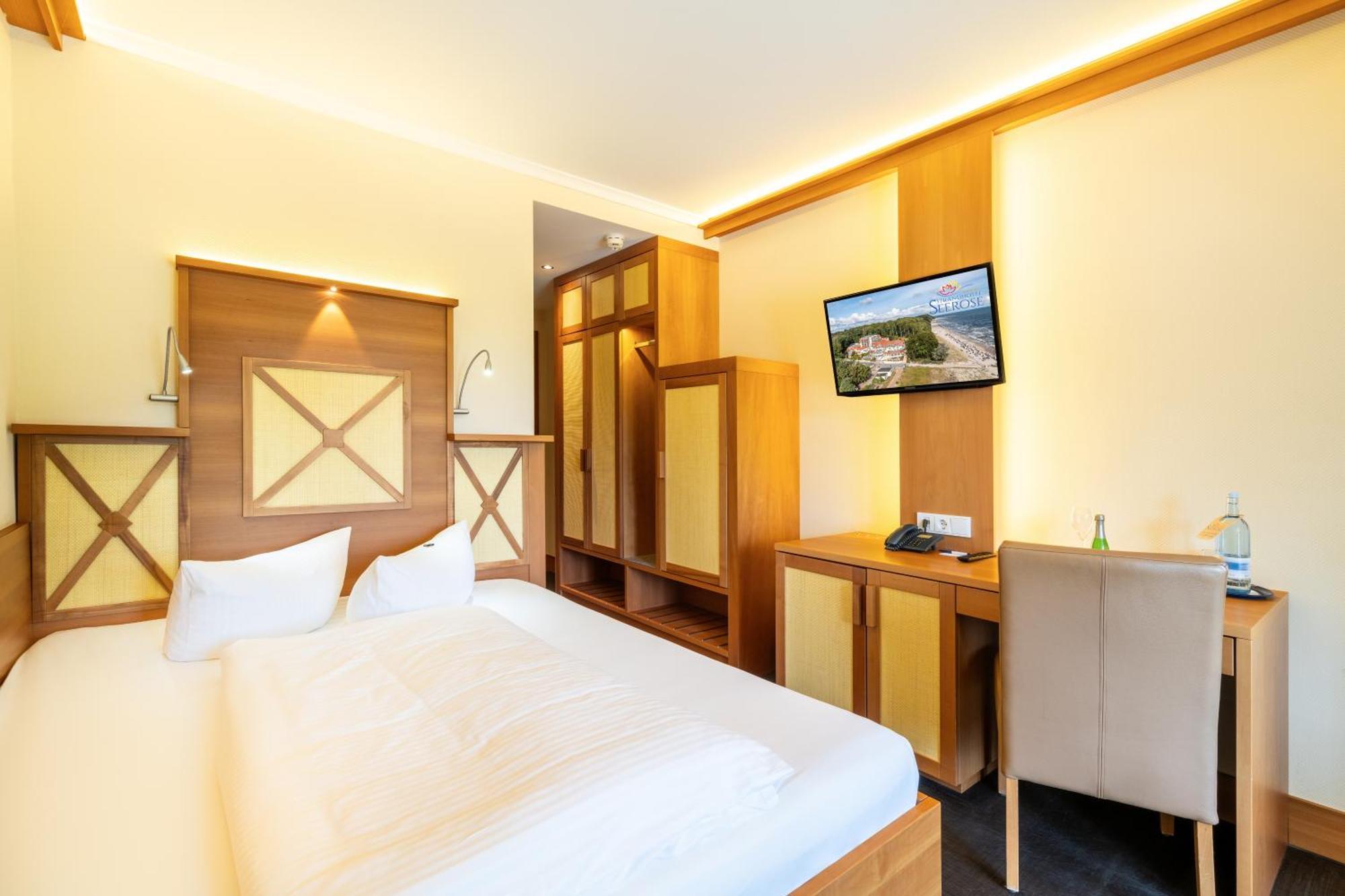 Strandhotel Seerose โคลพินซี ภายนอก รูปภาพ